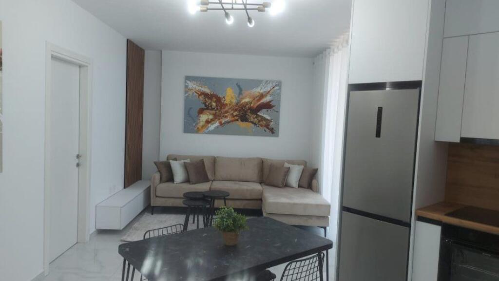 APARTAMENT ME QERA 1+1 YZBERISHT 500 EURO