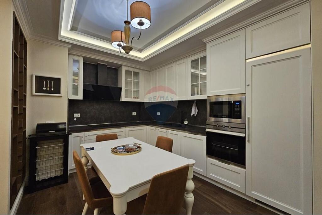 Apartament 2+1 me post parkimi tek Air Albania!
