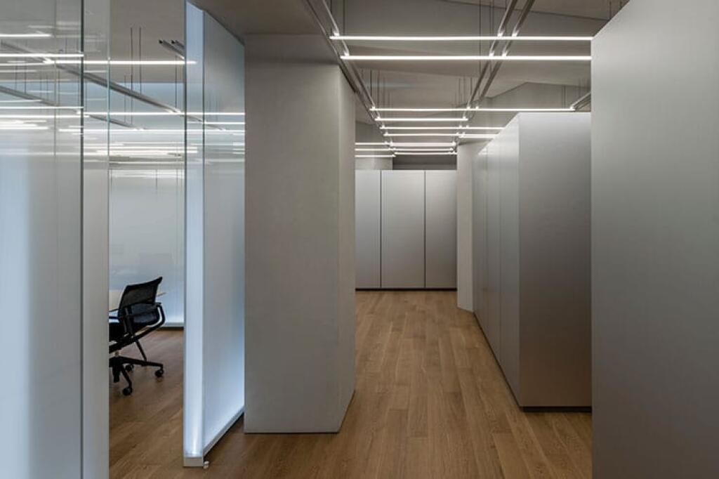 Office for Rent 2+1 Near Willson Square (ID BZ2656) Tirana