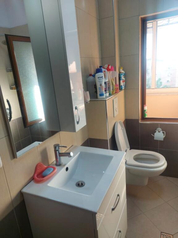 Shitet apartament 2+1 rruga Xhanfize Keko