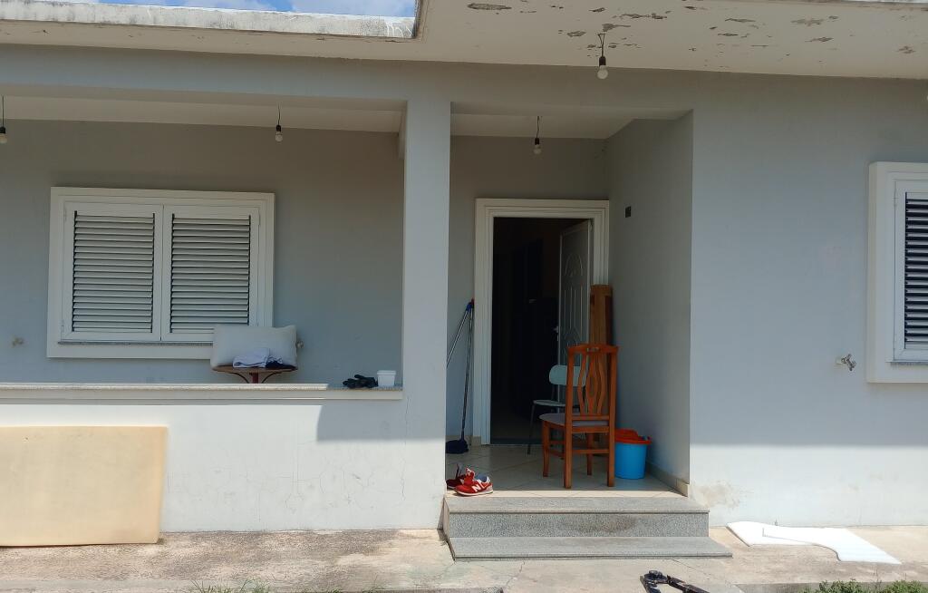 VENDESI CASA DI 1 PIANO NELLA ZONA DI KAMZA