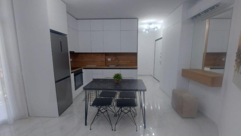 APARTAMENT ME QERA 1+1 YZBERISHT 500 EURO