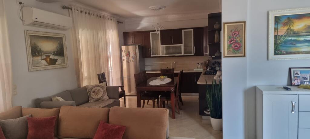 🏡 2-Bedroom Apartment with Veranda for Rent – Zogu i Zi, Tirana