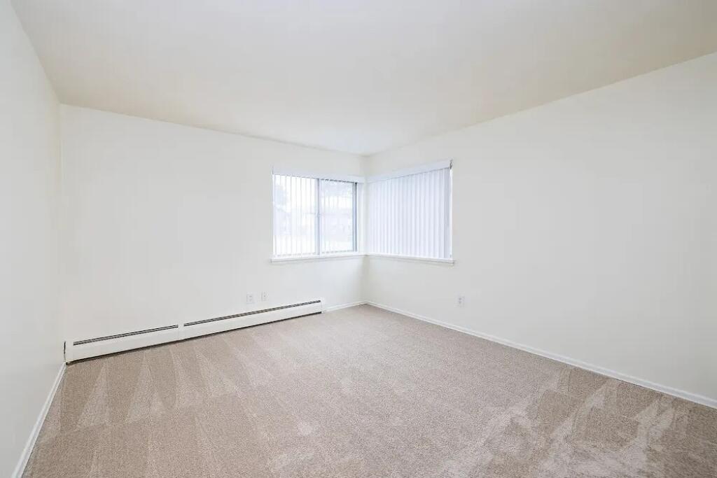 Office for Rent 1+1 at 21 Dhjetori (ID BZ2659) Tirana.