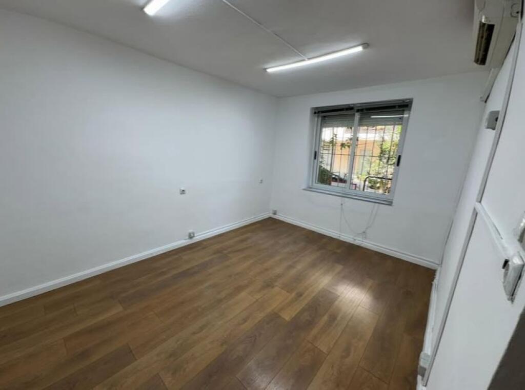 📢 Affittasi – Appartamento 1+1 📍 Via Muhamet Gjollesha, vicino a neranxit 💰 Prezzo: 400 € / mese