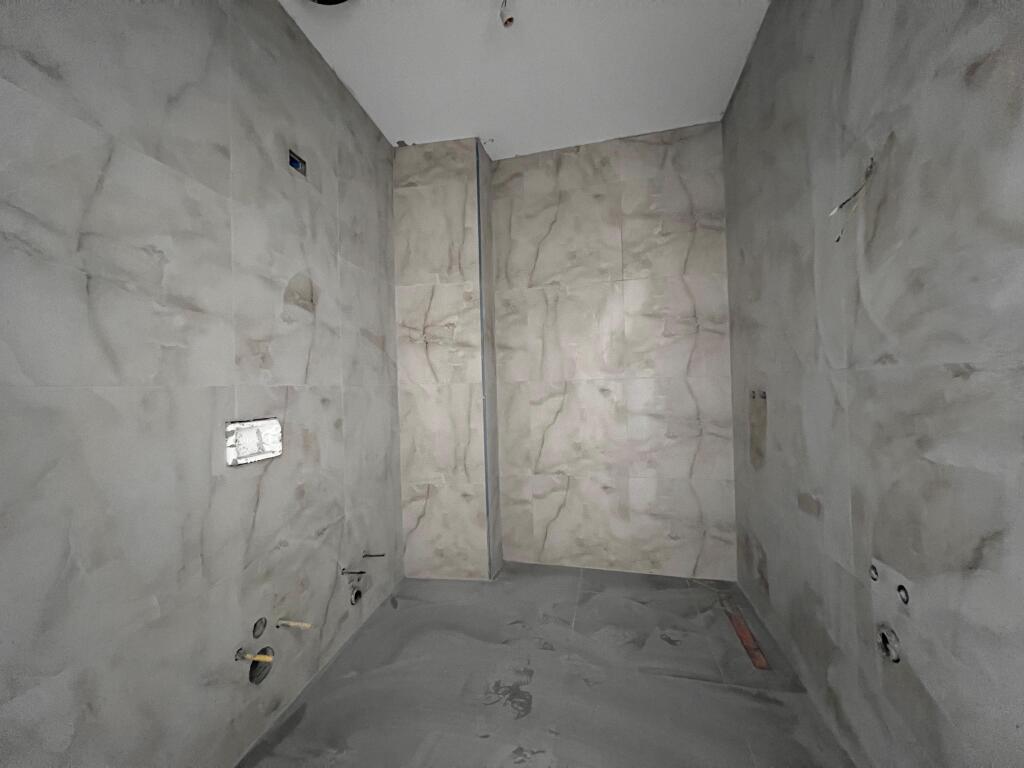 Appartamento in vendita 2+1+2 bagni +Garage, "Lake View Residence" Tirana.
