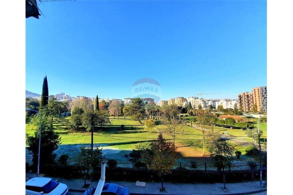 Qira Apartament 2+1+Post Parkimi-Kopshti Botanik