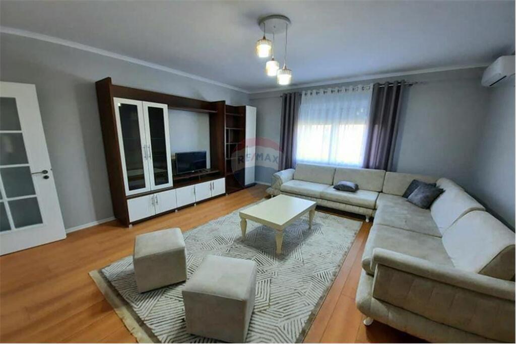 Qira Apartament 2+1+Post Parkimi-Kopshti Botanik
