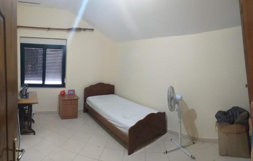 🏢In the Don Bosko area, near Supermarket Spar, a 3-story villa is for rent, partially furnished. 1,800 Euro (Gross)