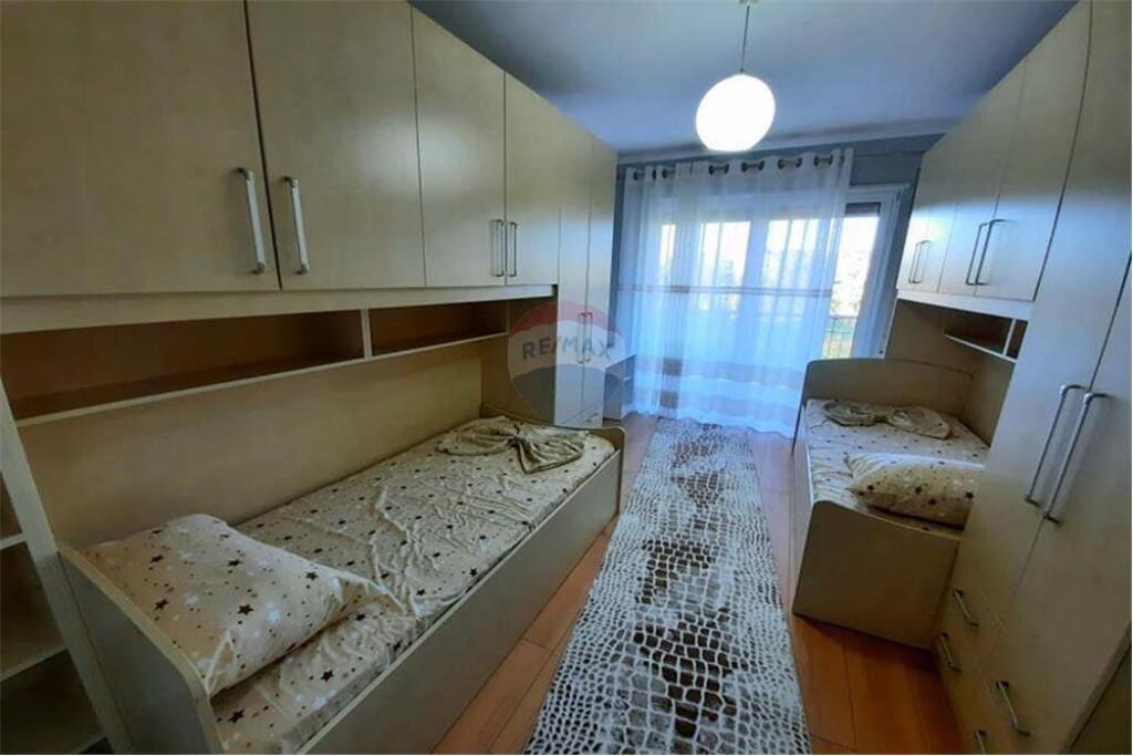 Qira Apartament 2+1+Post Parkimi-Kopshti Botanik