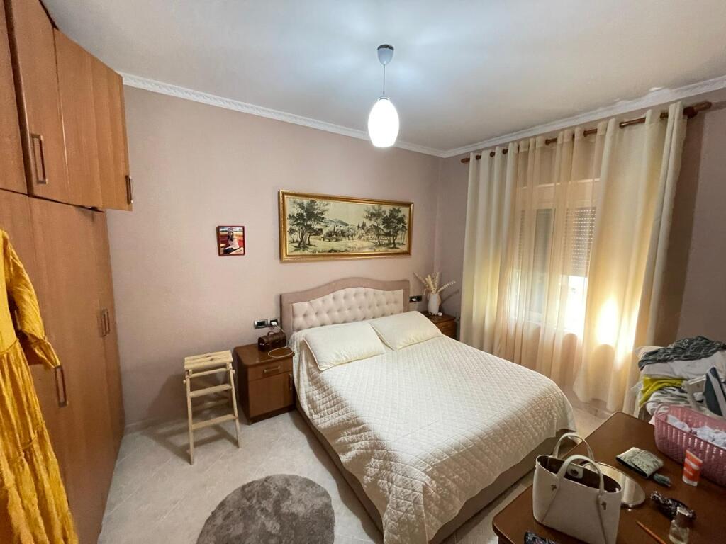 Affitto Appartamento 1+1  📍Via Myslym Shyri, Dietro la scuola Pjeter Budi  Prezzo 550 euro al mese