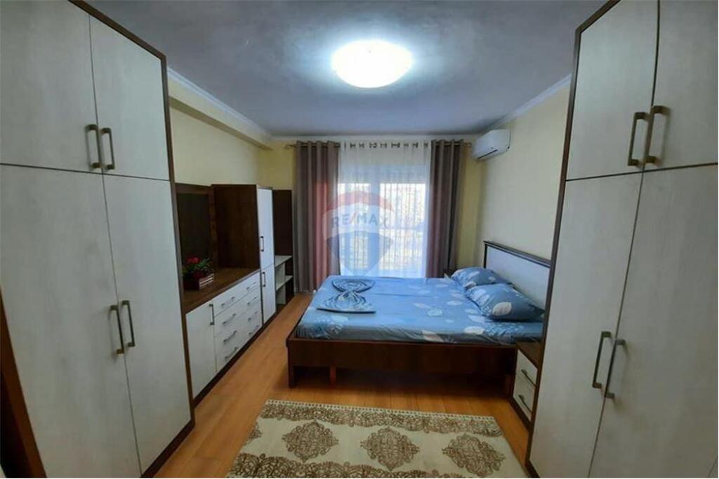 Qira Apartament 2+1+Post Parkimi-Kopshti Botanik