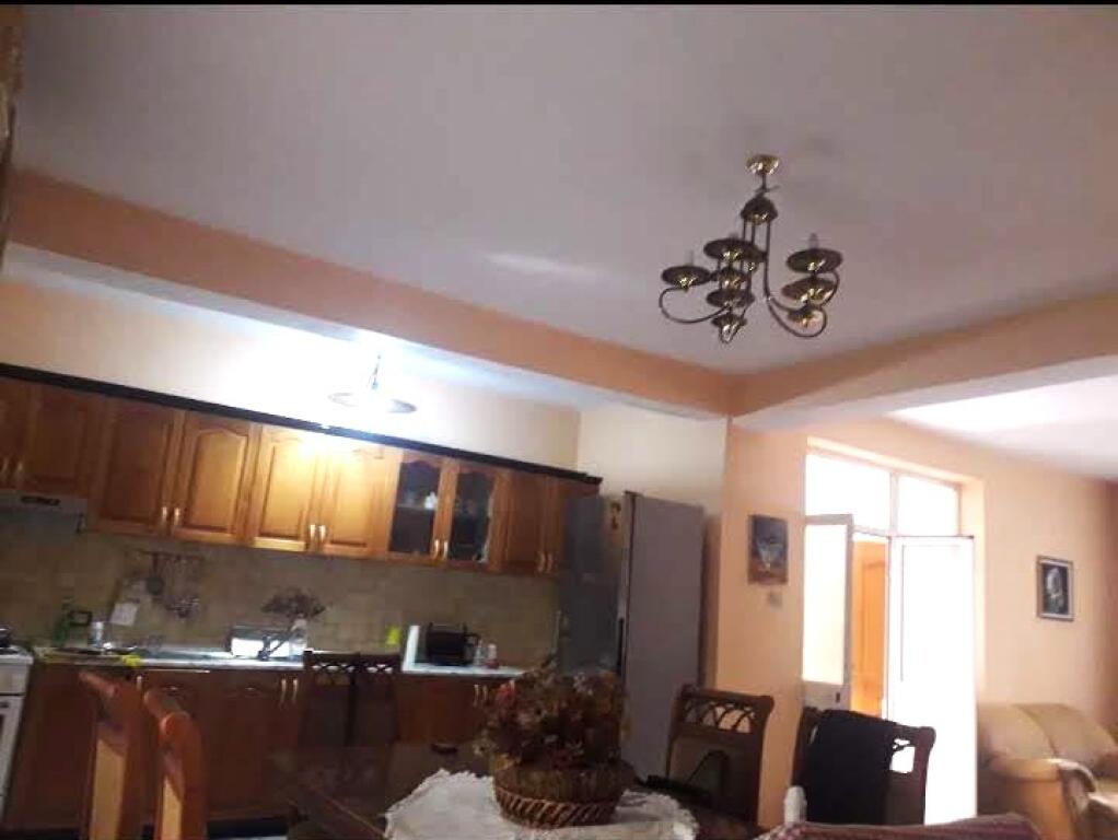 🏢In the Don Bosko area, near Supermarket Spar, a 3-story villa is for rent, partially furnished. 1,800 Euro (Gross)