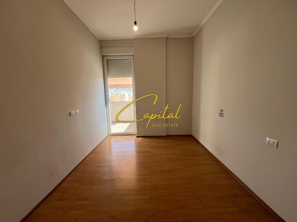 ZYRE ME QERA 70 M2 21 DHJETORI 70.000 LEKE