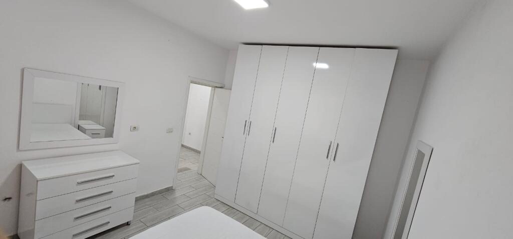 Affittasi 1+1 RR. E BARRIKADAVE 550 mila lek