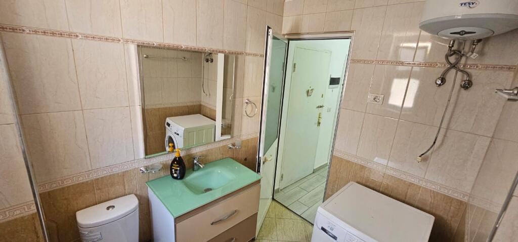 Affittasi 1+1 RR. E BARRIKADAVE 550 mila lek