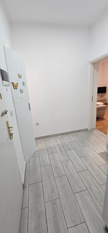 📣 Apartment 1+1 for rent📍 Beside Barrikadave street, opposite the school “Lidhja e Prizerenit” ✨  