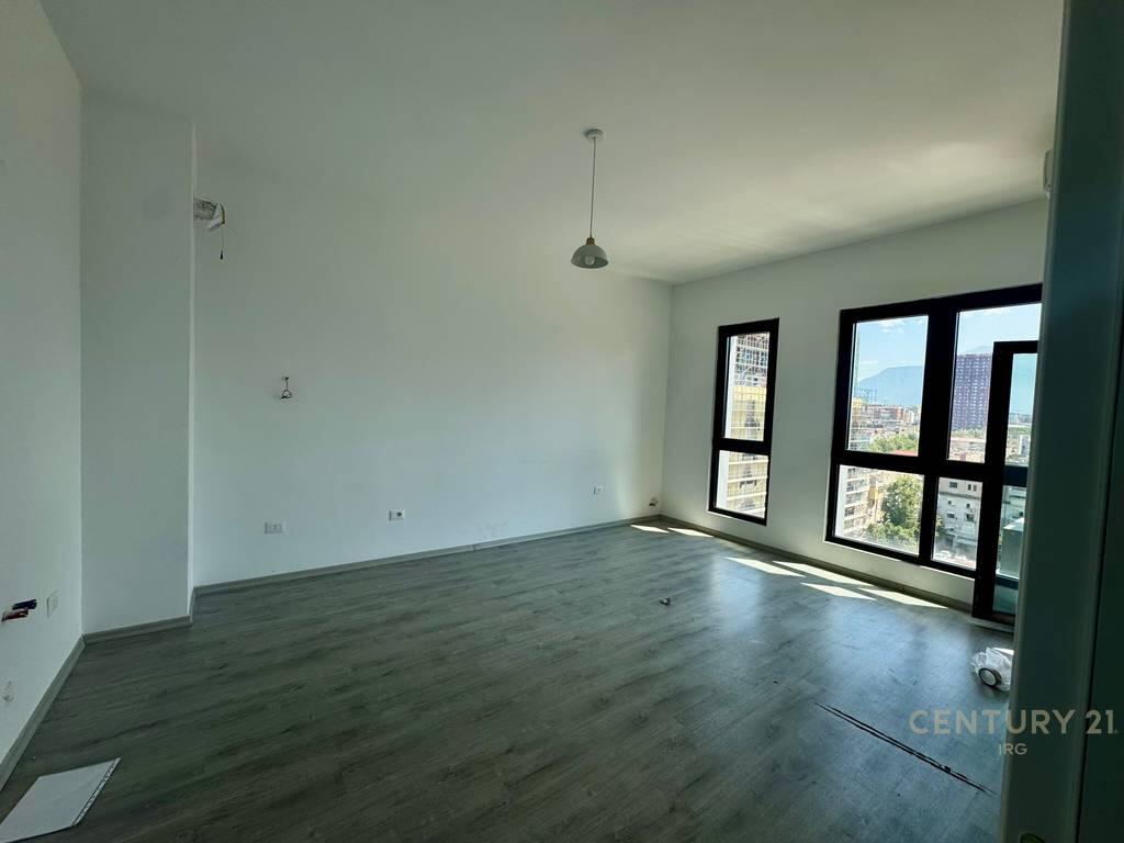 FOR RENT APARTMENT/OFFICE 1+1 – SQUARE 21 (ARLIS), KAVAJËS STREET