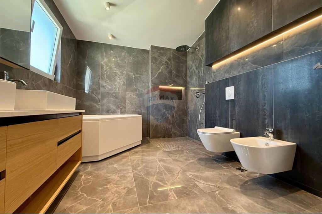 Tirane, Penthouse for sale 5th floor, 276 m² 650,000 € ID: 530291018-833