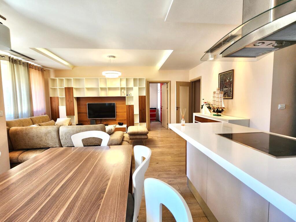 FOR RENT – ULTRA APARTMENT 3+1+2WC + WALK-IN CLOSET + 3 BALCONIES + PARKING SPACE
