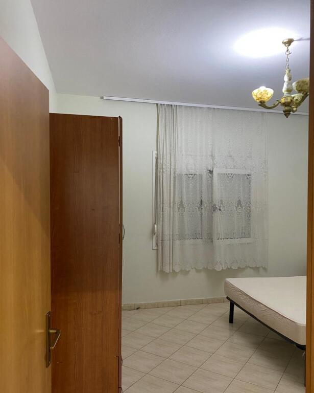 Casa 1+1 in affitto, via Jordan Misja vicino a Spak 350 Euro