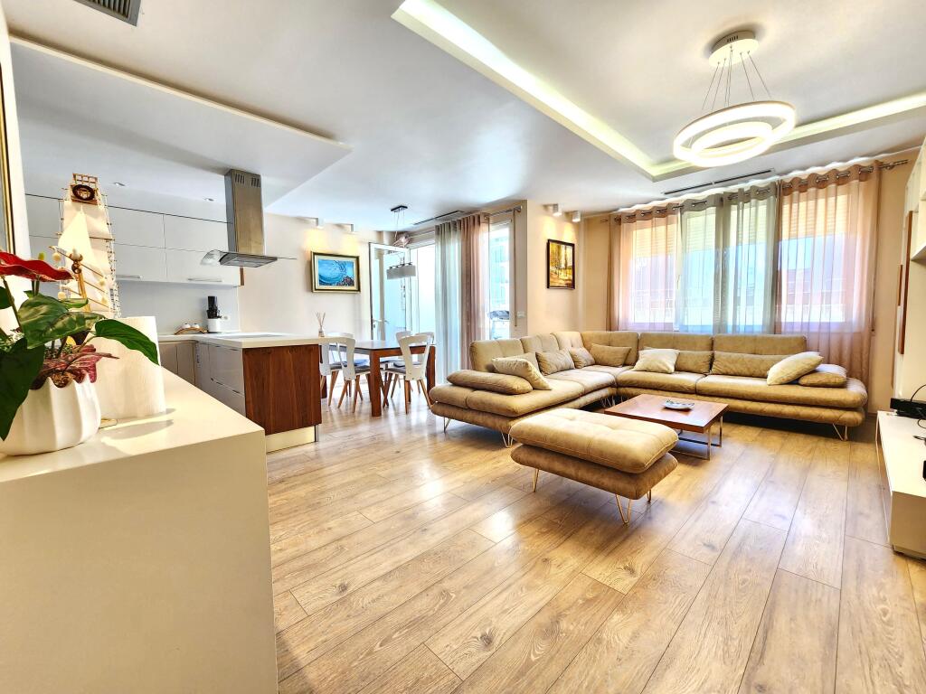 FOR RENT – ULTRA APARTMENT 3+1+2WC + WALK-IN CLOSET + 3 BALCONIES + PARKING SPACE