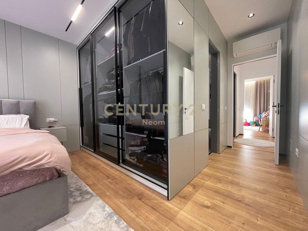 🏡 SHITET APARTAMENT 2+1+2 + POST PARKIMI – LIQENI I THATË, TIRANË