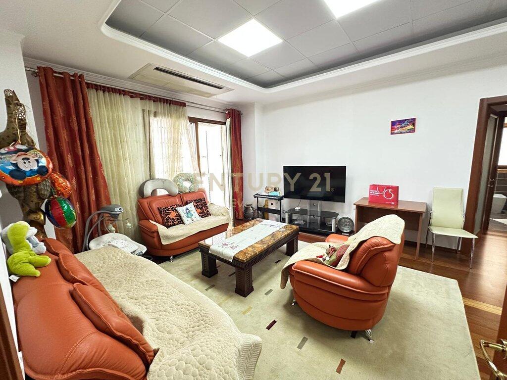 JEPET ME QIRA APARTAMENT 3+1+2 – RRUGA E BOGDANEVE