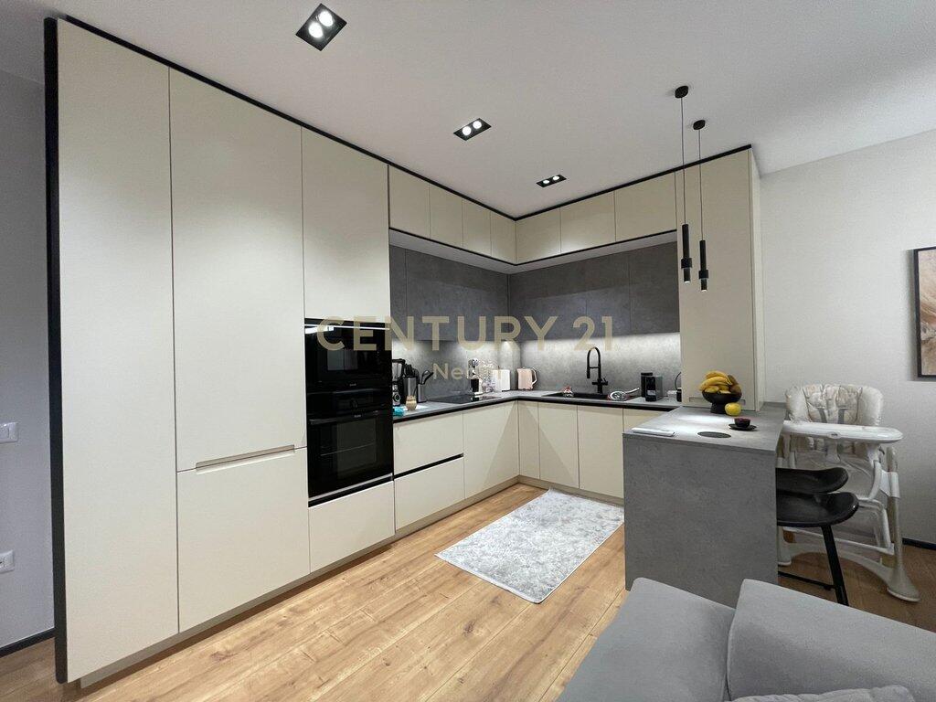 🏡 SHITET APARTAMENT 2+1+2 + POST PARKIMI – LIQENI I THATË, TIRANË