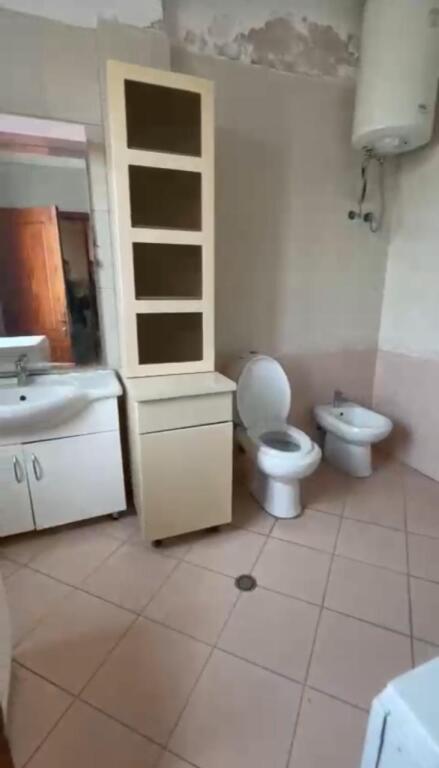 Affittasi casa 2+1+2, Ali Dem vicino al campo sportivo 450 Mila lek