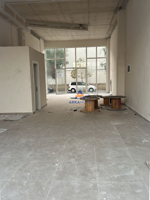 BUSINESS PREMISES FOR RENT 92M2 "NEAR UNIVERS CITY COMPLEX" 1700 EURO+ (2 PARKING SPACES).