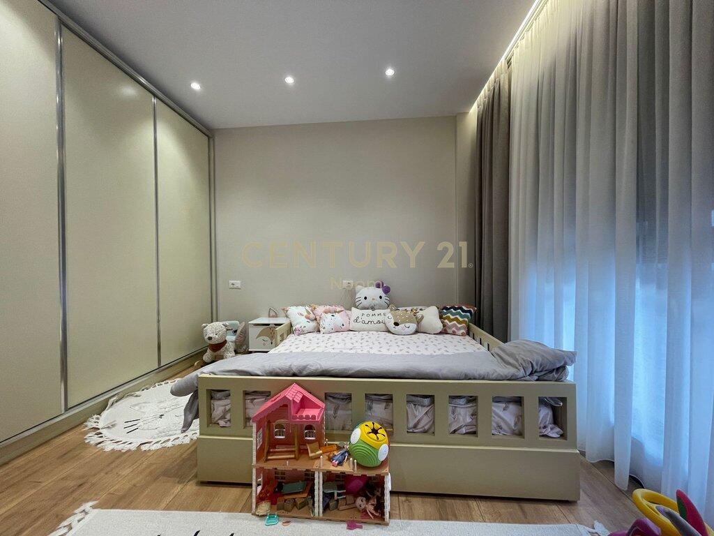 🏡 SHITET APARTAMENT 2+1+2 + POST PARKIMI – LIQENI I THATË, TIRANË