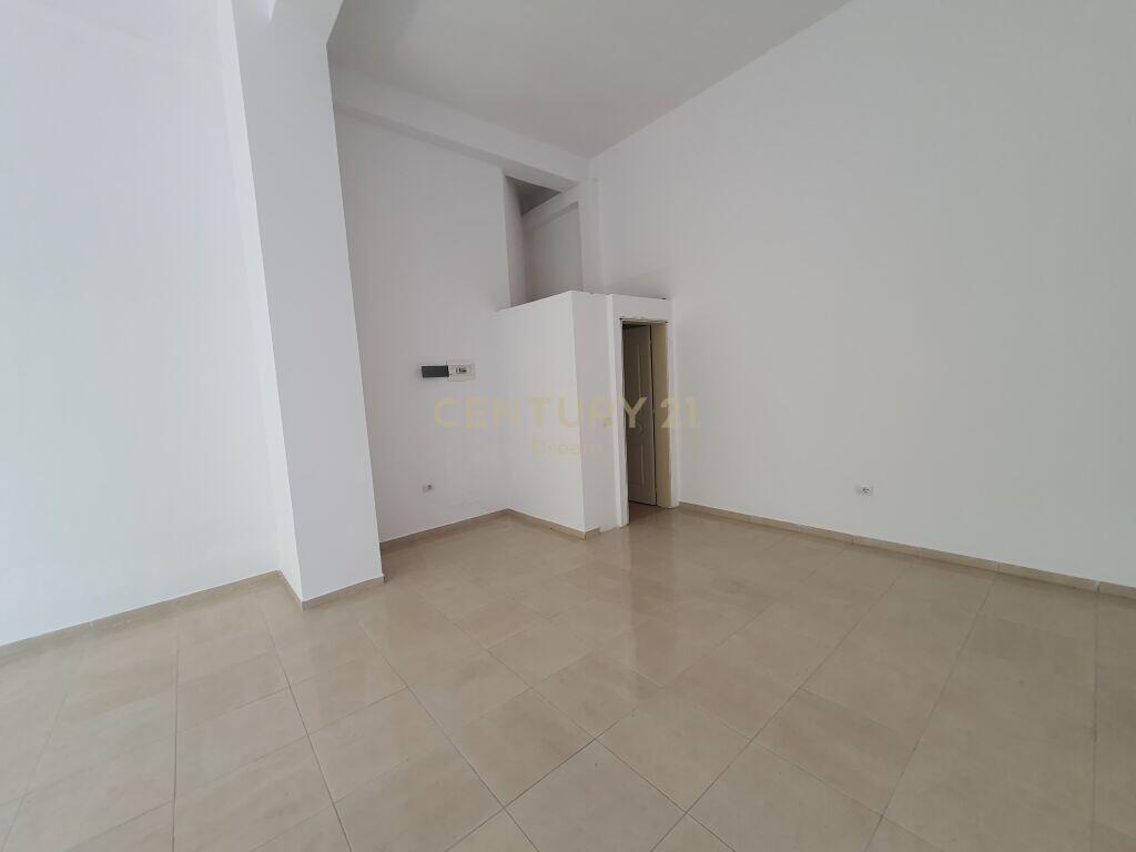 COMMERCIAL SPACE FOR RENT IN ASTIR