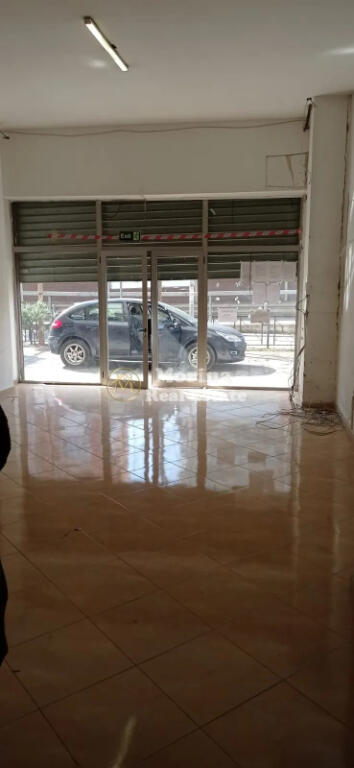 Qera, Ambjent Biznesi , Komuna e Parisit , 550 euro/muaj