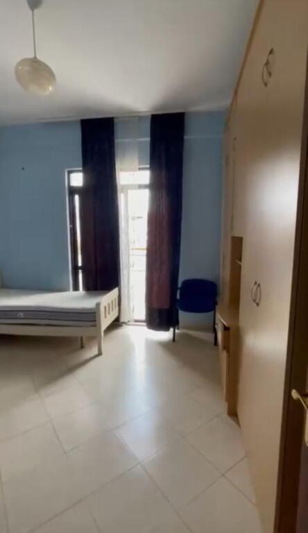 Affittasi casa 2+1+2, Ali Dem vicino al campo sportivo 450 Mila lek