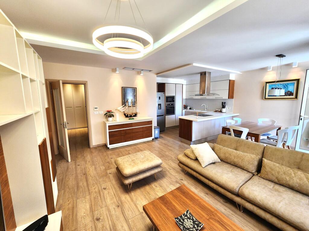 FOR RENT – ULTRA APARTMENT 3+1+2WC + WALK-IN CLOSET + 3 BALCONIES + PARKING SPACE