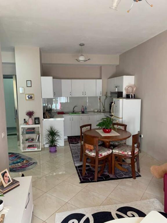 Jepet me qira apartament 1+1 tek Kompleksi Golden Park,perball me Spitalin Amerikane 3.