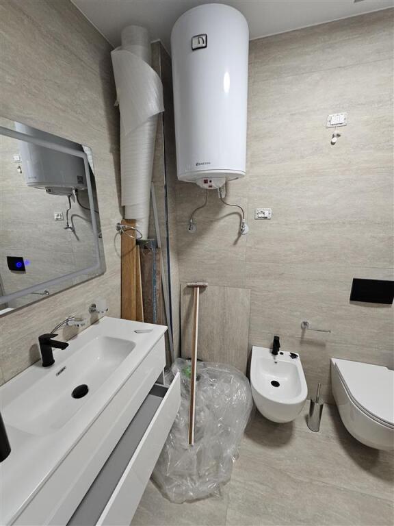 JEPET SUPER APARTAMENT  2+1+2 ME QIRA TE LAKE VIEW REZIDENC , TIRANE