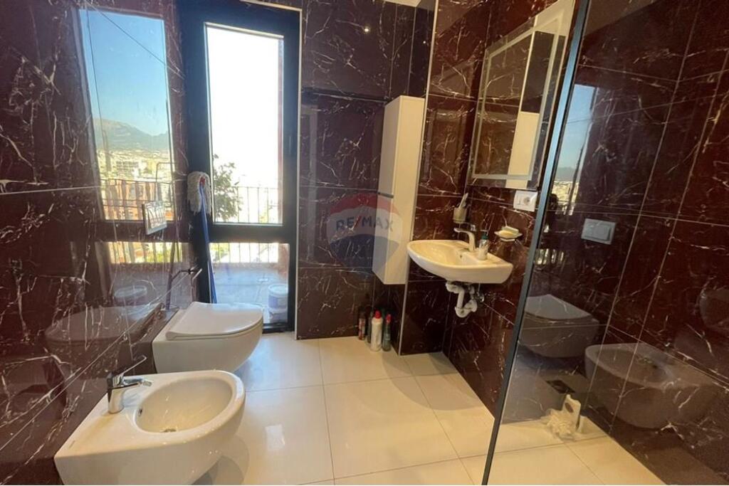 Jepet me qira Apartament 2+1 te Garden Building