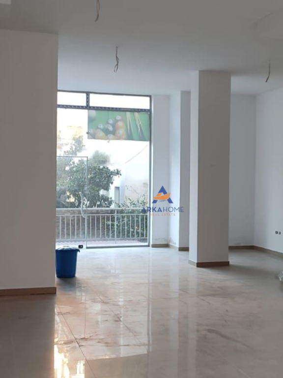 NEGOZIO IN VENDITA 100M2 "TE FRESKU, VIA SHEFQET KUKA" 130.000 EURO