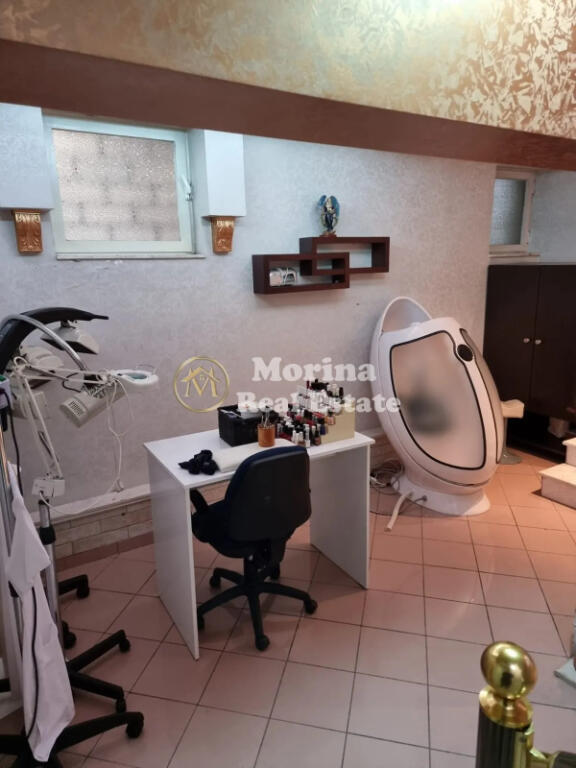 Qera, Ambient Biznesi , Ambasada Polake ,1300 Euro/Muaj.