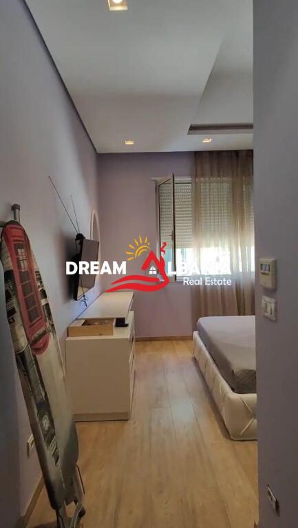 Super Apartament 3+1+2 WC+Post Parkimi me Qera Bulevardi Zogu I, prane Stacionit Trenit ne Tirane (ID 4231463)