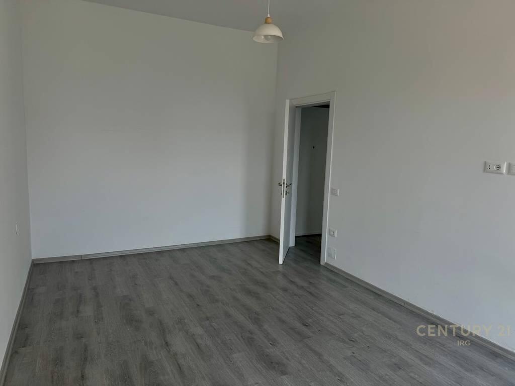 FOR RENT APARTMENT/OFFICE 1+1 – SQUARE 21 (ARLIS), KAVAJËS STREET