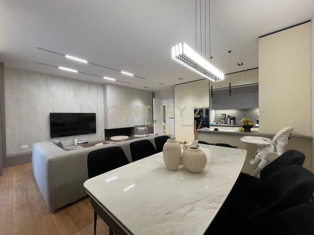 🏡 SHITET APARTAMENT 2+1+2 + POST PARKIMI – LIQENI I THATË, TIRANË