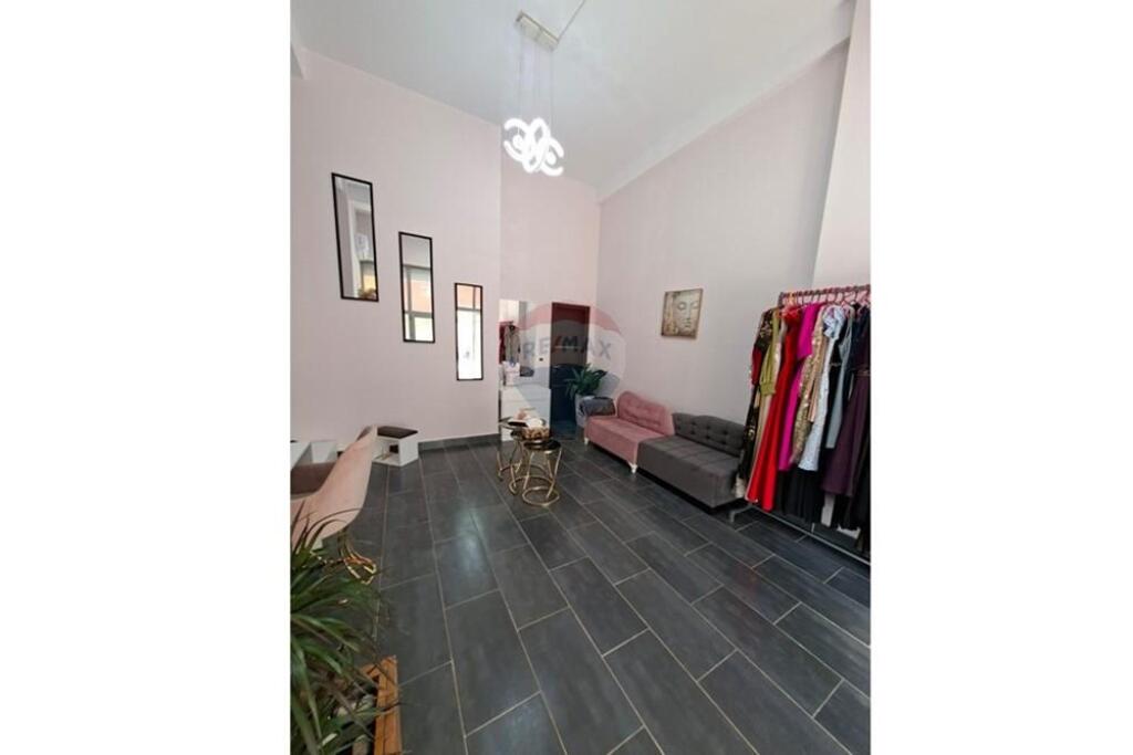 Shop for Sale in Astir !