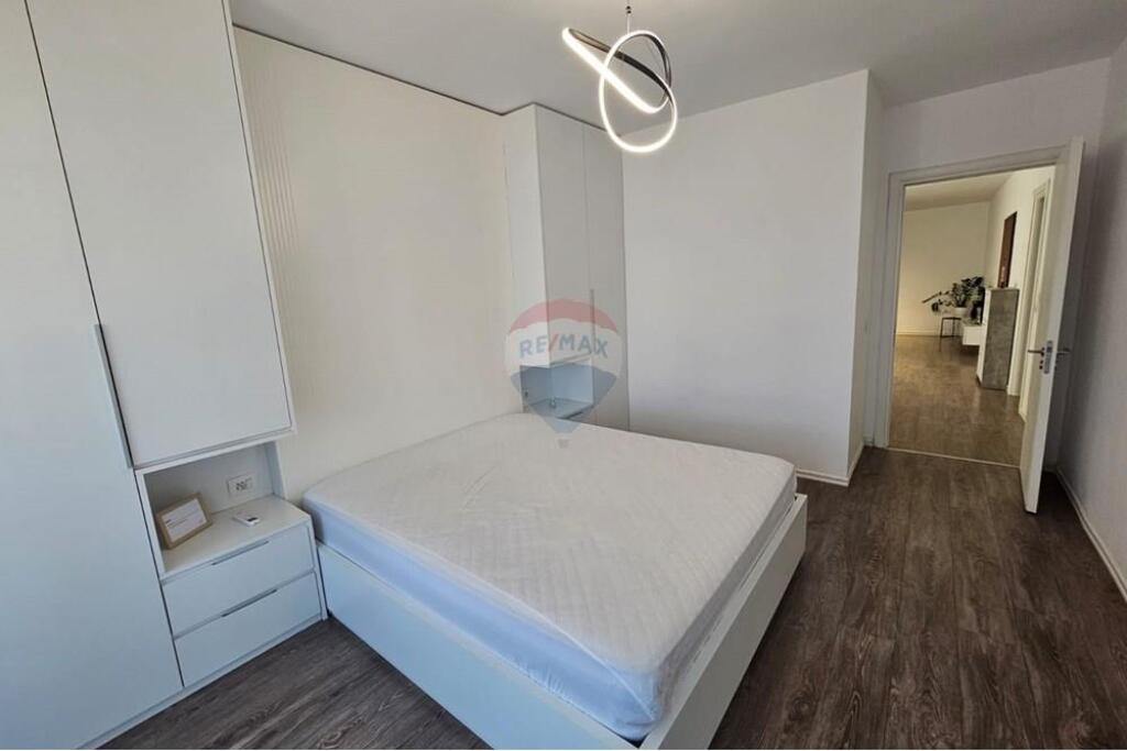 1+1 apartment for rent near the New Bazaar!