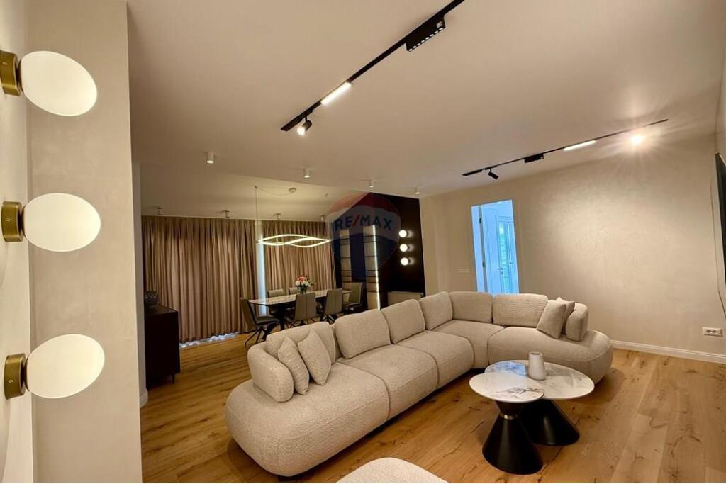 Tirane, Penthouse for sale 5th floor, 276 m² 650,000 € ID: 530291018-833