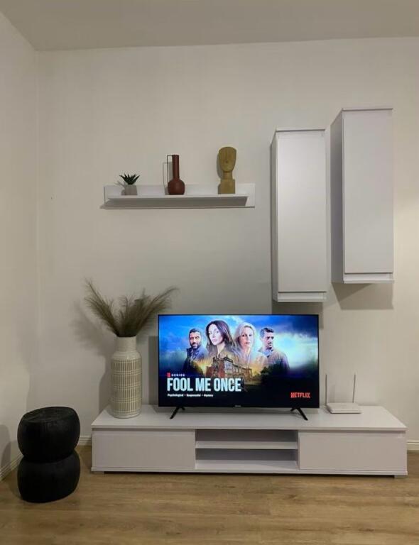 For rent 2+1+1 At Mozaik near 21 Dhjetori