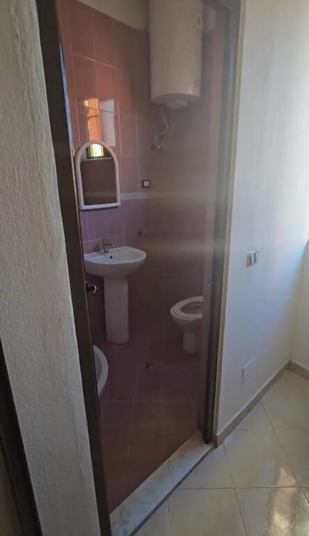 Affittasi casa 2+1+2, Ali Dem vicino al campo sportivo 450 Mila leke