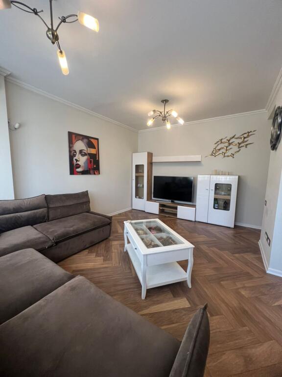 🏠 Shitet Apartament 1+1 – 58.5 m²  📍 Oxhaku, Rr. Kongresi i Manastirit 💶 Çmimi: 107,000 €  